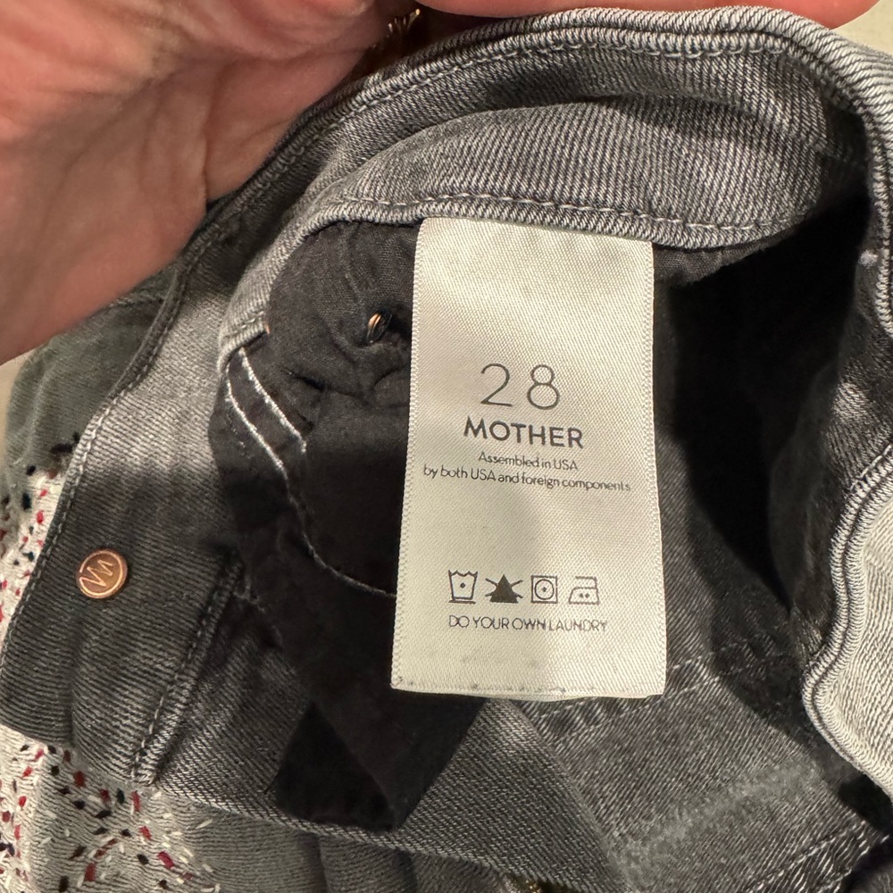 Upcycled Sashiko inspired upcycled Mother high waisted jeans - Picture 6 of 11
